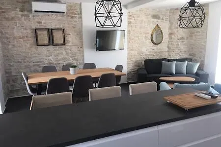 Baskarad Stonehouse וילה *