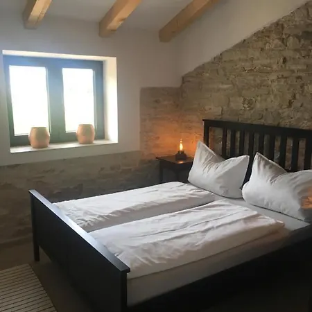 Baskarad Stonehouse וודניאן