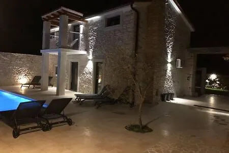 Baskarad Stonehouse *